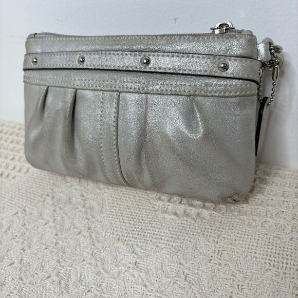 Y2K Coach Metallic Pleated Goat Suede Wristlet Silver Clip In Pouch - Picture 6 of 9